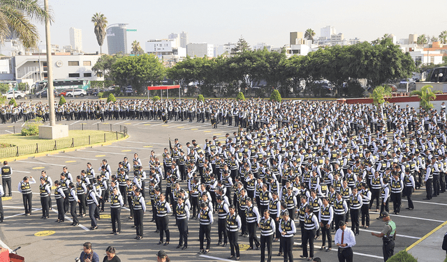 Policías. Ayer se mandó a 3.500 nuevos efectivos a la calle. Foto: difusión   