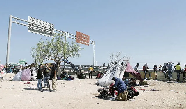  Varados. Extranjeros pernoctan en precarios campamentos. Foto: Liz Ferrer/ La República    