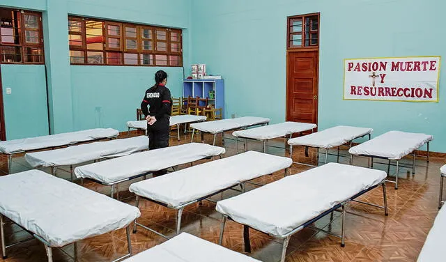 Albergue. En Colán se ha habilitado un centro educativo con 40 camas y 38 colchonetas. Foto: Malú Ramahí   