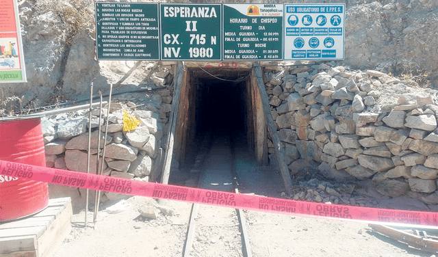 ¿Qué pasó? Los 27 obreros murieron en el profundo socavón. Foto: La República   