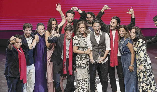 Celebración. El grito, el festejo, el saber que se ha cumplido una meta. Virgilio, Pía León y su equipo en pleno. Jubilosos. Foto: EFE   