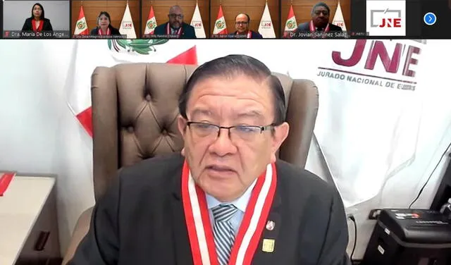  El titular del JNE, Jorge Salas Arenas, sostuvo que las medidas fiscalizadoras contra los miembros del órgano electoral, contravienen el derecho internacional que los amparan. Foto: captura LR/JNE Perú/Twitter   