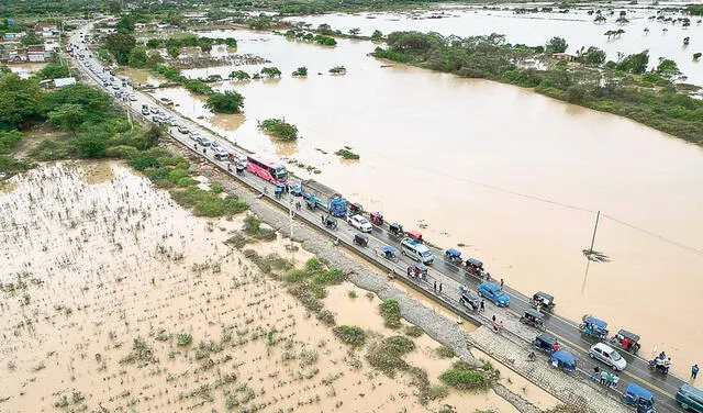  Desastre. Las intensas lluvias por el ciclón Yaku y el fenómeno El Niño Costero afectaron la agricultura y dejaron poblaciones aisladas tras el desborde de ríos. Foto: difusión   