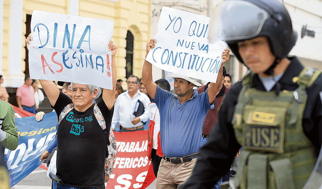  Masiva. Con carteles en mano se hicieron presentes Foto: Clinton Medina/La República   