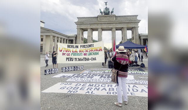 Alemania. “¡Viva la resistencia!” y “¡Dina asesina!”, exclamaron. Foto: Liubomir Fernández/La República 