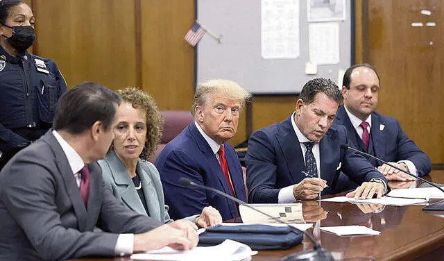  El día que Donald Trump compareció ante un tribunal en Manhattan, donde se declaró no culpable de los 34 cargos. Foto: EFE<br>    