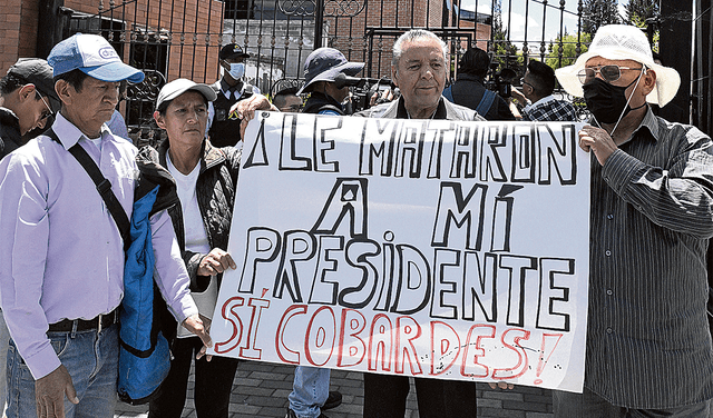  Sin candidato. Simpatizantes de Villavicencio en el velorio. Foto: AFP   