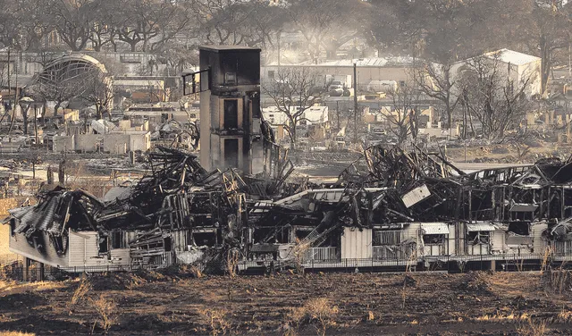 Tragedia. Cientos de casas y decenas de edificios quemados en Lahaina, en el oeste de Maui, Hawái, tras el incendio forestal. Foto: EFE   