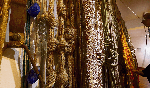  Quipus. Con cuerdas de soga, mallas y textiles reciclados. Foto: difusión   