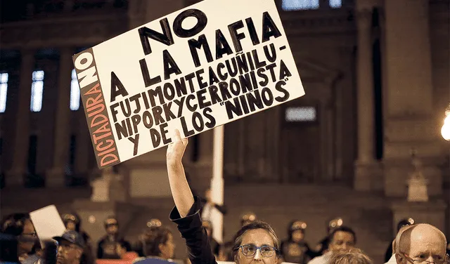  ¡NO! Pancartas y gritos se dirigieron a alianza de gobierno. Foto: Marco Cotrina/La República   