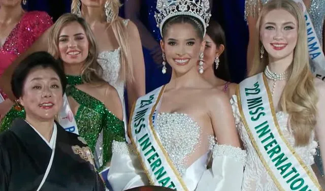 Andrea Rubio se coronó como la nueva Miss International 2023. Foto: Composición LR/Twitter.   