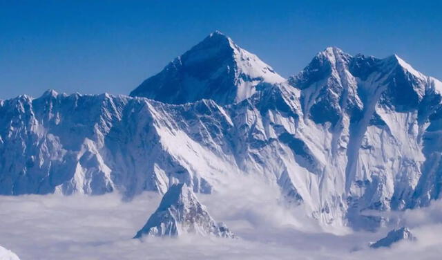  Considerada como la frontera más alta del mundo, el Everest resultaría no ser el lugar más alejado del centro de la tierra. Foto: Agencia EFE    