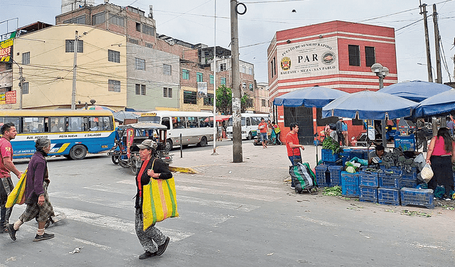  Punto crítico. Esquina de las avenidas Jaime Bausate y Meza y San Pablo, La Victoria. Foto: Doris Aguirre/La República   