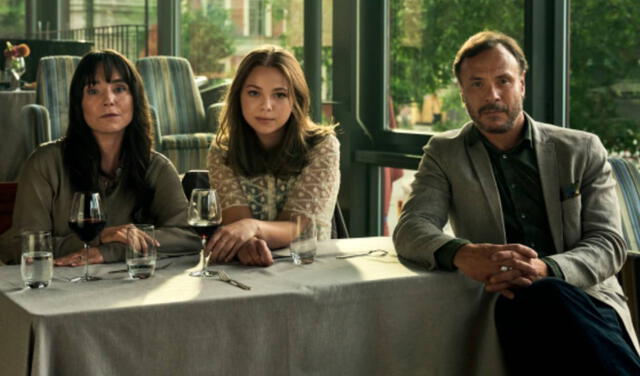  Protagonistas de la nueva serie 'Una familia normal'. Foto: Netflix   