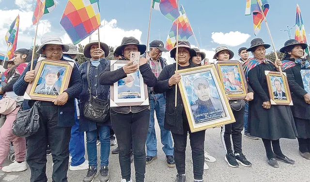 Juliaca. Los familiares de los 18 fallecidos se colocaron al frente de los manifestantes. Foto: Liubomir Fernández/La República   