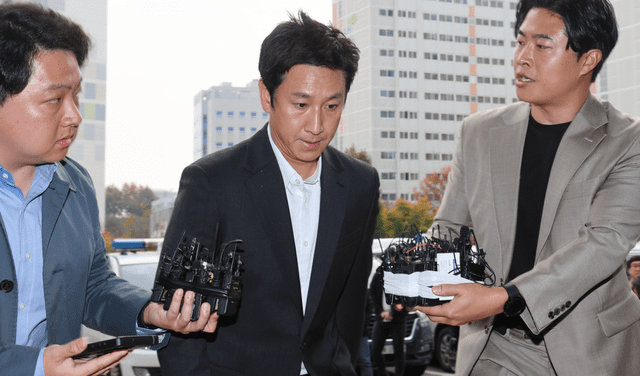  Lee Sun Kyun frente a los medios coreanos. Foto: Yonhap   