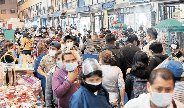  Multitud. En diciembre siempre hay repunte de contagios. Foto: John Reyes/La República   