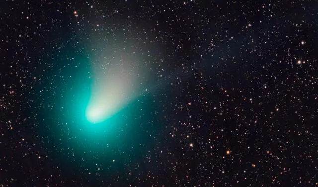   Cometa verde ZTF captado a finales de enero. Foto: Twitter / @Komet123Jager | Vídeo: Twitter / @ChasinSpin    
