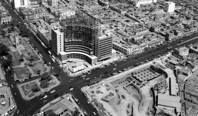 Trabajos de ampliación de la av. Abancay iniciaron por el año 1947. Foto: Blog Cangrejo Negro   