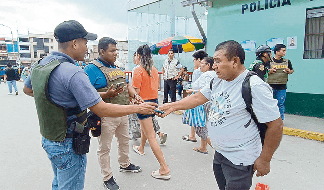  Coladera en frontera peruana. Reportes desde la zona limítrofe en el Ecuador evidenciaron el poco personal policial. Foto: La República   