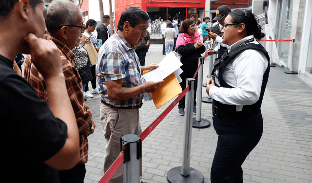 Para solicitar este crédito debes acudir a las oficinas de la entidad. Foto: Andina   