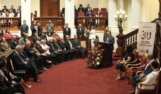 Alberto Otárola estuvo acompañado con los ministros durante el evento. Foto: John Reyes/ La República    