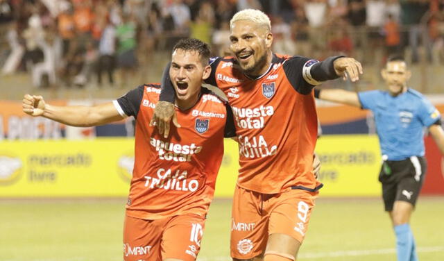 Paolo Guerrero junto con Jairo Vélez. Foto: Randy Reyes/GLR.   