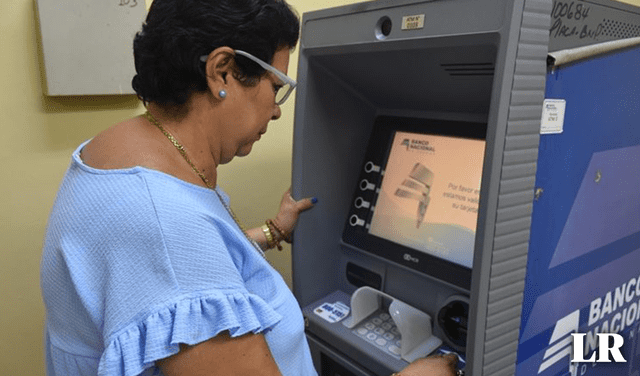  La Caja de Seguro Social en Panamá anunció cuándo será el depósito para los pensionados y jubilados en el mes de abril. Foto: composición LR/CSS   