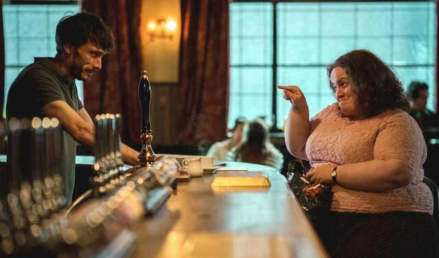 'Bebé reno': Martha y Donny se conocen en el bar. Foto: Netflix   