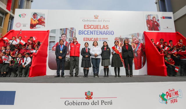 La presidenta inauguró un colegio Bicentenario. Foto: Gobierno del Perú   