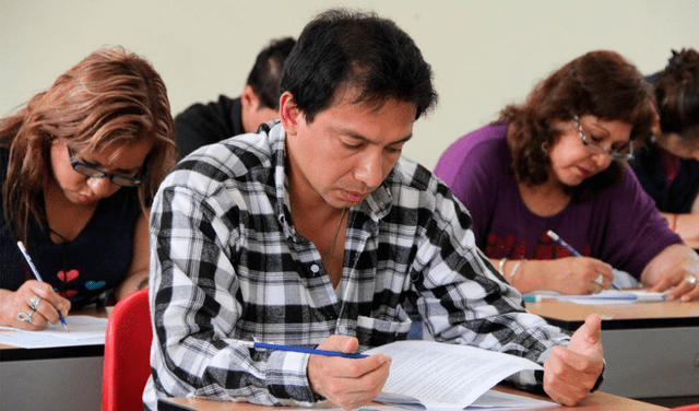 Los docentes deberán cumplir 2 requisitos para recibir el bono. Foto: Andina   