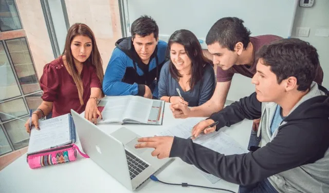 Una de las carreras mejores pagadas en Amazonas es Ingeniería Civil. Foto: Andina   