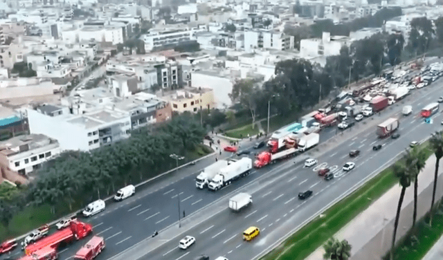 Tráfico en la Panamericana Sur ante el choque de camión cisterna. Foto: captura Canal N   