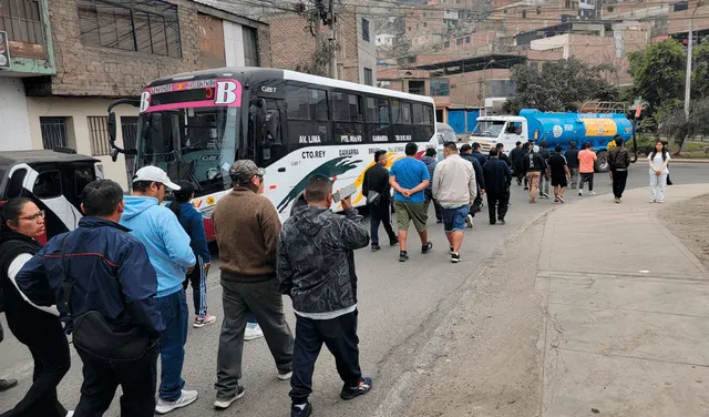 El motivo del paro es por las frecuentes amenazas de extorsión que reciben los transportistas. Foto: LR   