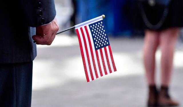 La ciudadanía otorga el pasaporte estadounidense y los beneficios de un nacido en Estados Unidos. Foto: AARP    