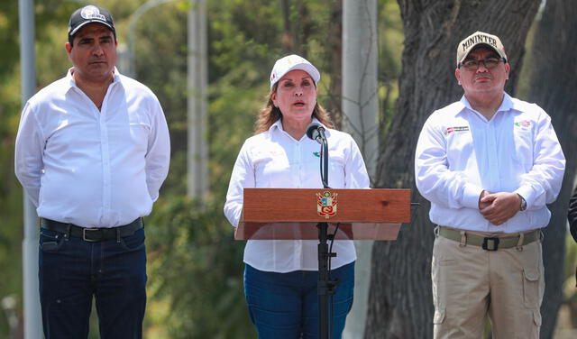 Dina Boluarte declara ante la prensa en Piura.   