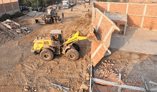 Un tramo de la carretera había sido usada para realizar edificaciones ilegales. Foto: MML   