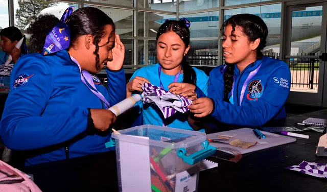 Las escolares elegidas forman parte del programa 'Ella Es Astronauta'. Foto: Andina   