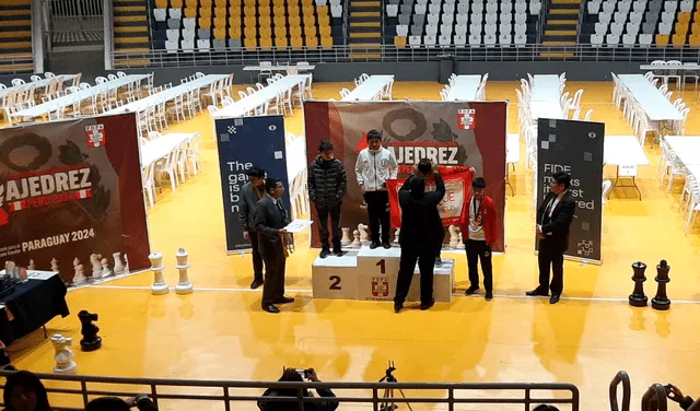 Premiación de Luis Santiago en el Campeonato Nacional Impar de Ajedrez 2024. Foto: difusión   