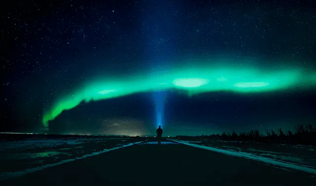  Las auroras boreales son el resultado de la interacción entre las partículas cargadas del viento solar y el campo magnético de la Tierra. Foto: Traveler    