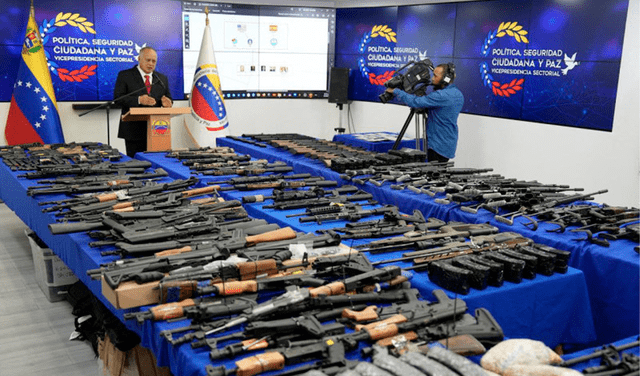 Las armas que fueron confiscadas por el gobierno venezolano. Foto: difusión   