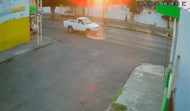 Auto blanco en el que iba manejando el agresor sexual. Foto: captura/difusión Auto blanco en el que iba manejando el agresor sexual. Foto: captura/difusión