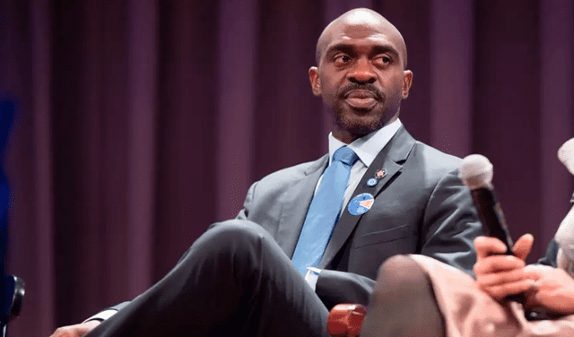 Michael Blake se postula como demócrata en la carrera por la alcaldía de 2025. Foto: Fox 5 Michael Blake se postula como demócrata en la carrera por la alcaldía de 2025. Foto: Fox 5