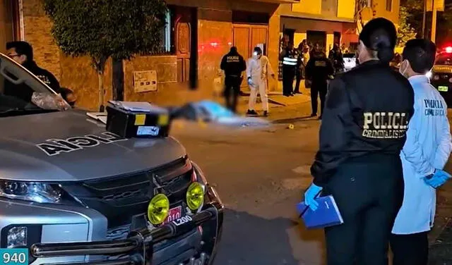 Los peritos de criminalística recabaron las pruebas del delito en la escena del crimen en VMT Los peritos de criminalística recabaron las pruebas del delito en la escena del crimen en VMT