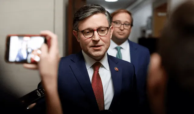 Mike Johnson es el 56.º presidente de la Cámara y, como tal, ocupa el segundo lugar en la línea de sucesión presidencial después del vicepresidente.   