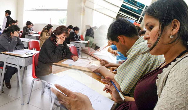  Sólo los docentes que asciendan a la quinta escala de la CPM pueden concursar por el cargo de director de UGEL.   