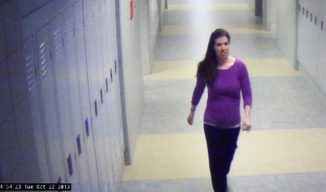 Colleen Ritzer en los pasillos de la Danvers High School antes de ser asesinada. | Fundación Colleen Ritzer Colleen Ritzer en los pasillos de la Danvers High School antes de ser asesinada. | Fundación Colleen Ritzer
