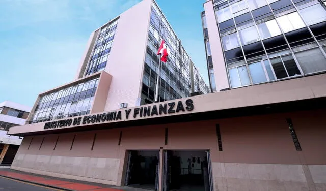 Manejo de la política fiscal del MEF es similar a los años 80, apunta Luis Arias Minaya. Manejo de la política fiscal del MEF es similar a los años 80, apunta Luis Arias Minaya.