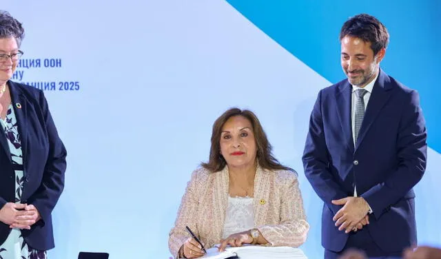 Dina Boluarte firmó el Tratado de Alta Mar en Francia | Foto: Presidencia del Perú. Dina Boluarte firmó el Tratado de Alta Mar en Francia | Foto: Presidencia del Perú.