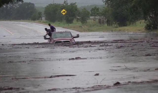 El río Guadalupe se ha desbordado, dejando múltiples daños en Texas. Foto: KENS5. El río Guadalupe se ha desbordado, dejando múltiples daños en Texas. Foto: KENS5.